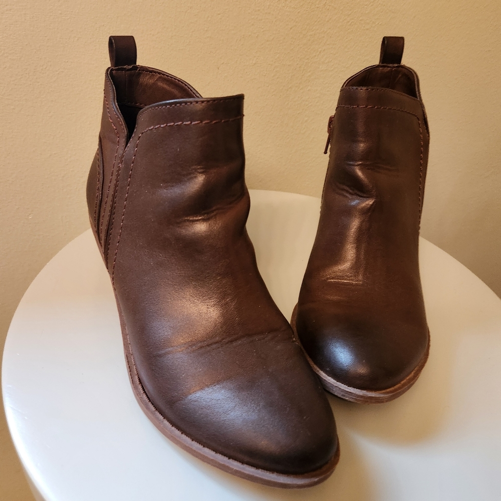 G by GUESS¿ ankle booties brown leather like new sz 6